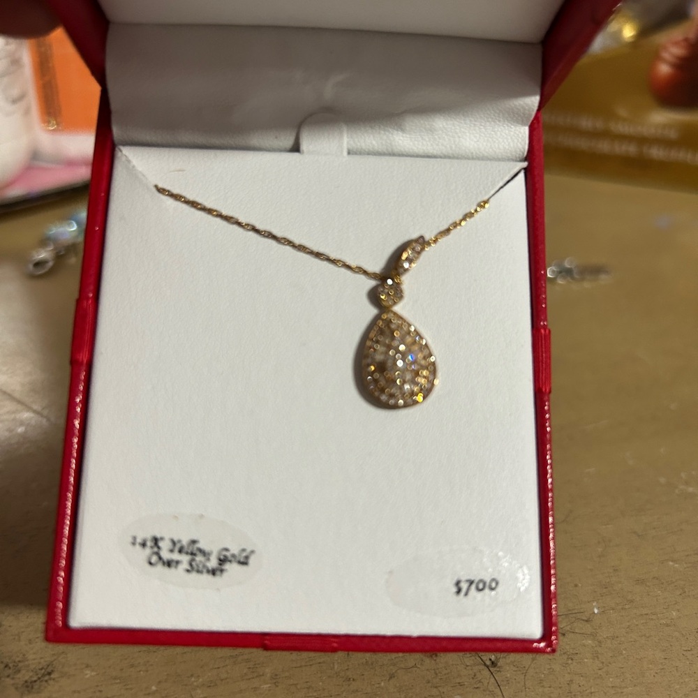 Macy's Gold Teardrop Pendant Necklace - Picture 2 of 4